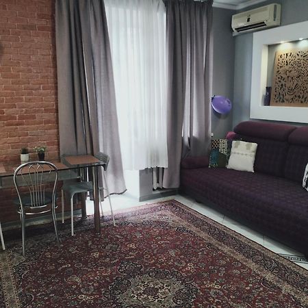 Apartment On 8 Marta Nikolayev Bagian luar foto