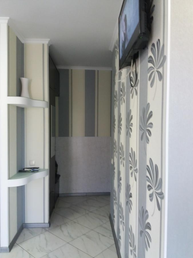 Apartment On 8 Marta Nikolayev Bagian luar foto