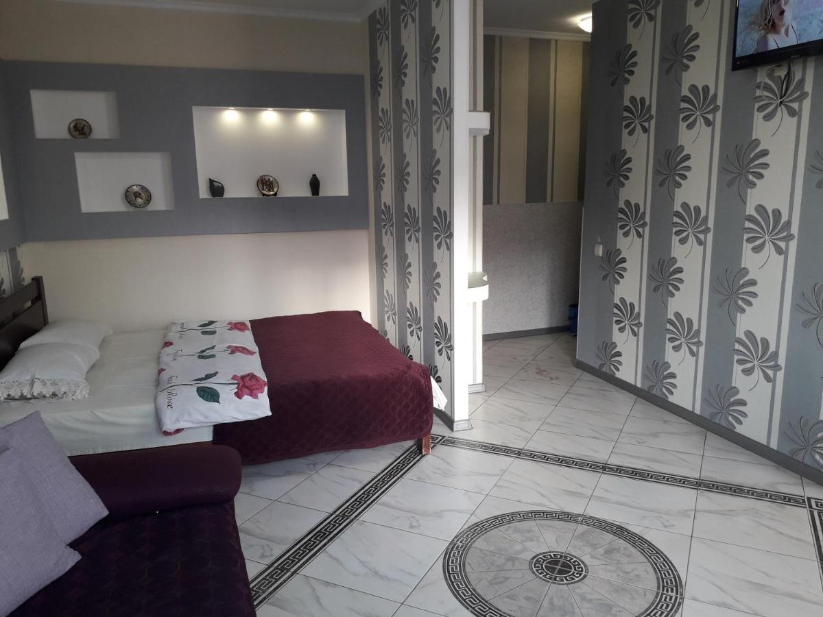 Apartment On 8 Marta Nikolayev Bagian luar foto